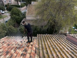 Nettoyage de toiture et traitement hydrofuge à Gigean